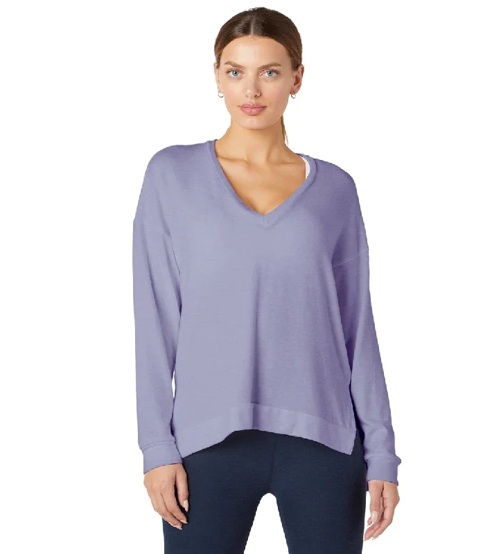 Preppy Style Beyond Yoga Long Weekend Pullover Pale Blue Violet